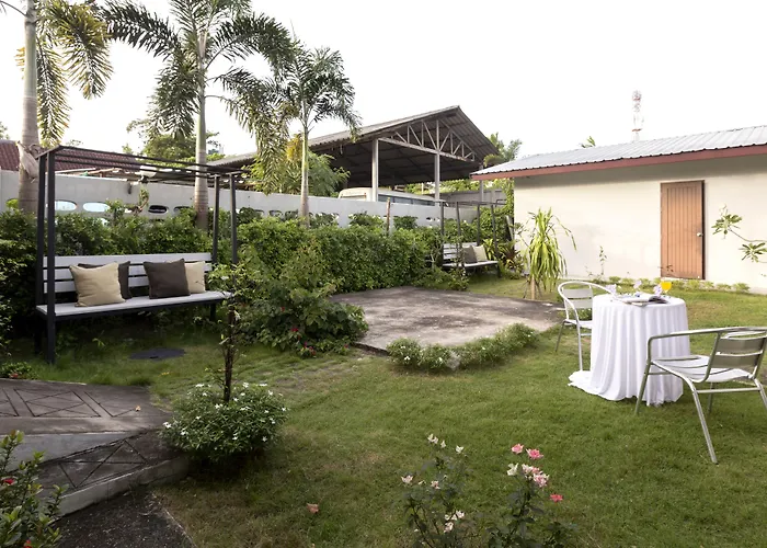 The Lantern Hostel And Spa Chalong